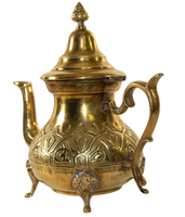 Théière traditionnelle en laiton faite à la main gravure florale complexe Vintage Style arabe poignée incurvée pieds ornés Antique décoratif