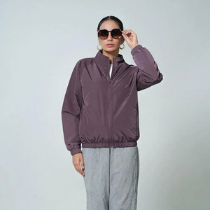 Veste de gymnastique zippée en polyester de haute qualité pour femmes coupe-vent léger avec décoration de poche taille XL pour la saison d'automne - Product Image 2
