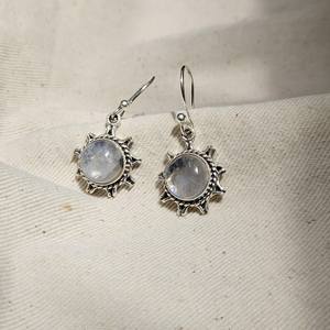 Boucles d'oreilles en pierre de lune faites à la main en argent sterling 925 bijoux en argent à porter quotidiennement boucles d'oreilles légères pour elle - Product Image 3