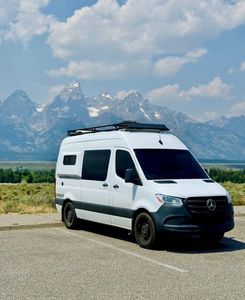 Autocaravana de Lujo Sprinter 3500 4x4 - Product Image 2