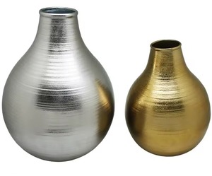 Vase moderne en forme de pied avec finition miroir dorée, idéal pour les intérieurs haut de gamme et les coins distinctifs, vente en gros en provenance d'Inde - Product Image 4