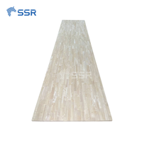 Pièces d'escalier en bois d'hévéa/hévéa de qualité supérieure avec de nombreuses couleurs enduites d'huile/UV/PU/personnalisées de SSR VINA