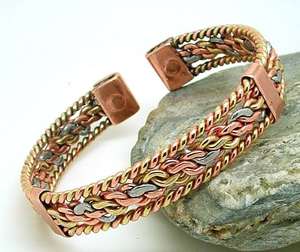 Bracelets magnétiques en cuivre faits à la main avec finition polie à la main - Artisanat indien traditionnel moderne de luxe unisexe - Product Image 1