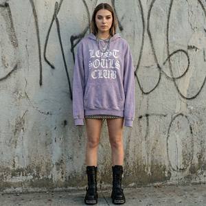 Sudadera con Capucha Holgada de Forro Polar Lavanda para Mujer, Estilo Urbano, Transpirable, con Letras Góticas, Hombros Caídos, Venta al Por Mayor - Product Image 1