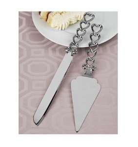 Ensemble de couteaux de serveur de gâteau en métal de haute qualité avec poignées d'accent dorées, touche glamour de luxe pour toute occasion spéciale - Product Image 4