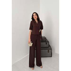 Traje de Chaqueta y Pantalones Marrón con Hebilla Sencilla - Marrón - Product Image 2