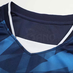 Ensembles d'uniformes de football pour hommes adultes en polyester de haute qualité, sur mesure, couleurs personnalisées, logo, impression numérique légère, service OEM - Product Image 3