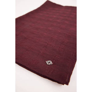 Écharpe en viscose jacquard pied-de-poule bordeaux 65x200 - Ensemble écharpe, gants et chapeau - Product Image 3