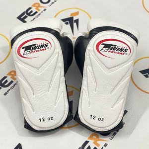 Guantes de Boxeo MMA Dobles Acolchados Cómodos Más Vendidos, Guantes de Entrenamiento de Kickboxing Profesionales Personalizados que Absorben la Humedad - Product Image 1