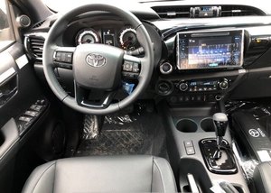 Bastante usado Toyota Hilux Diesel Pickup 4x4 Doble cabina Manual/Automático 8L Turbo Motor Luz Cuero Interior R18 Neumáticos Derecha - Product Image 2