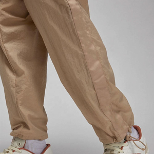 Pantalon coupe-vent en nylon de qualité supérieure pour hommes, patchwork avec logo personnalisé et rayures droites et incurvées, style décontracté - Product Image 5