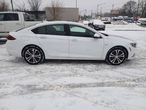 Buick Regal 2019 d'occasion en excellent état - Product Image 3