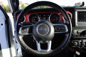 Neat 2020 J e p Gladiator Rubicon 3.6L V6 4x4 Camioneta todoterreno de alto rendimiento lista para la exportación - Product Image 3