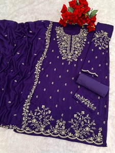 Costume élégant Salwar de créateur avec broderie complexe et paillettes parfait choix de tenue ethnique pour les fêtes et les mariages - Product Image 5