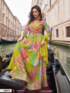 Robe Anarkali de haute qualité Sayuri Designer avec de la soie chinon lourde et des broderies numériques à sequins pour femmes - Product Image 2