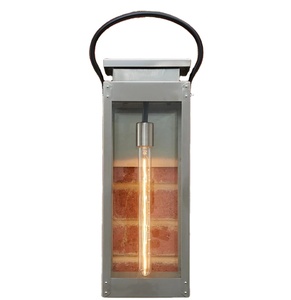 Grande lanterne murale d'extérieur au design élégant, idéale pour les mariages, la décoration de la maison, les hôtels, les restaurants, les bureaux. Haute qualité, fabriquée en Inde. - Product Image 1