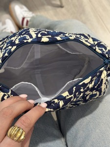 Étui de voyage en coton bleu marine de style vintage avec fermeture à glissière résistant à l'eau écologique et durable pour une utilisation cosmétique - Product Image 3