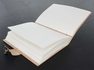 สมุดปกหนังลายนูนรูปแมลงปอโบราณสีเข้มเย็บเป็นเกลียวและอานแต่ละชิ้น - Product Image 2