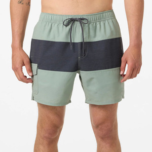 Shorts de surf pour hommes avec logo personnalisé sur le devant, 100% polyester, taille mi-haute, tricotés, séchage rapide, shorts de plage et de sport, vente en gros - Product Image 3