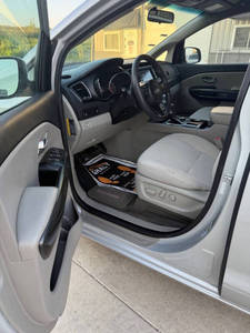 Kia Sedona LX 2019 Usada, Volante a la Izquierda - Product Image 2