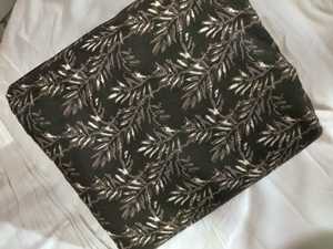 Tissu en coton imprimé à la main 100% avec des motifs indiens traditionnels Textile artisanal pour vêtements - Product Image 2