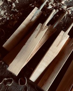 Profesional Cricket Hard Ball Bat Madera pura Kashmiri Willow Los mejores materiales Equipo deportivo Inglés Willow Alta calidad - Product Image 6