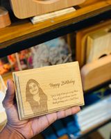 Cadre photo en bois naturel avec gravure |   Travail artisanal soigné |   Fournisseur en gros