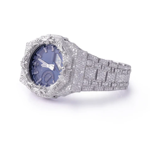 Montre à cadran rond avec boîtier en acier inoxydable entièrement recouvert de moissanite, résistance à l'eau de 10 bars - Product Image 1