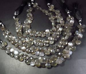 Cuentas de corte facetadas de piedra lunar gris, 8 hebras, 7-9,5mm, piedras preciosas naturales, corazón, grado superior, 90 CTS, diámetro de agujero suelto, 0,45-0,50mm para - Product Image 1