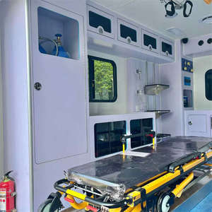 Oferta Especial: Ambulancia Ford para Hospital, Diésel, Transmisión Manual, Vehículo de Transporte para UCI en Venta - Product Image 3