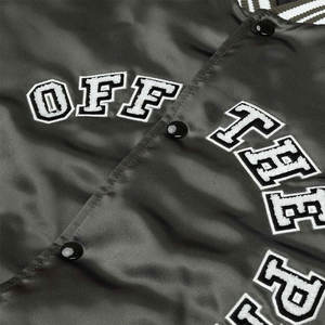 Chaqueta Varsity Informal con Capucha para Hombre, Verde y Negra, Bordada, Impermeable, Cortavientos, Mangas en Contraste, Cuello y Puños a Rayas, Dobladillo Cubierto - Product Image 6