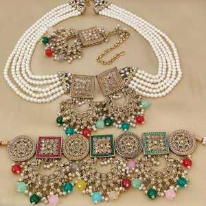 Hermoso collar de Gargantilla tradicional indio de alta calidad con pendientes Earchain y Maang Tikka Ideal para ocasiones festivas - Product Image 2