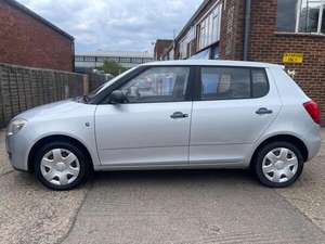 SKODA FABIA 1.2 d'occasion 2009, conduite à gauche/droite - Product Image 2