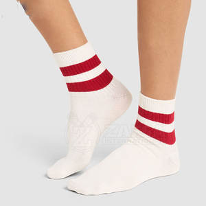 Chaussettes de tennis personnalisées avec logo, séchage rapide et respirantes, pour la vente en gros - Product Image 1
