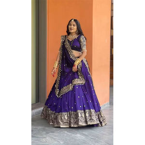 Lehenga Choli de Seda Chinnon con Diseño Personalizado de la Mejor Calidad, con Hilos y Lentejuelas, para Mujer, en Venta en Todo el Mundo - Product Image 1
