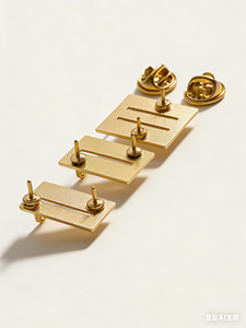 Insignias de Oro de Alto Brillo con 1/2/3 Barras |   Insignias Metálicas Personalizadas para Uniformes con Cierres de Mariposa - Product Image 3