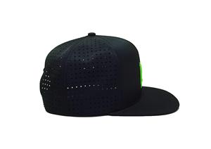 Sombrero de camionero de poliéster 100% con logotipo personalizado, gorra transpirable de alta calidad para exteriores con orificio cortado con láser y ala plana para un mejor rendimiento - Product Image 4