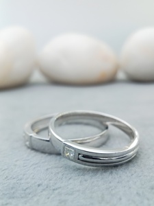 Anillo de Compromiso y Boda Clásico para Mujer, Oro Fino de 14k/18k, con Diamante Certificado VVS, Corte Prong, para Aniversario o Fiesta - Product Image 2