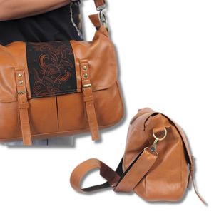 กระเป๋าบาติกคุณภาพสูงทำจากหนังสังเคราะห์และผ้าบาติกแบบวาดด้วยมือทำจากประเทศอินโดนีเซีย - Product Image 1