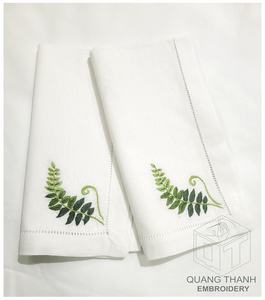 ผ้าเช็ดปากบนโต๊ะทำจากผ้าฝ้ายแบบใช้แล้วทิ้งคุณภาพสูงแบบปักลวดลายเฟิร์นสีเขียวสำหรับบ้านโรงแรมงานซักได้ - Product Image 1