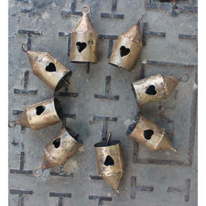 Clochettes d'amour en fer recyclé faites à la main, lot de 24, clochettes décoratives rustiques vintage à suspendre avec corde - Product Image 3