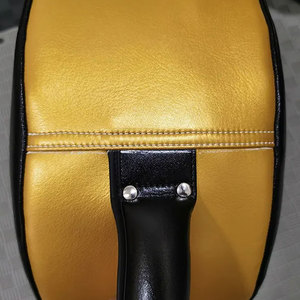 Bouclier de boxe en cuir de vachette véritable de haute qualité et résistant, Offre Spéciale de style joueur avec logo personnalisé, vente en gros de boxe personnalisée - Product Image 4