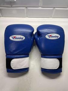 Gants de boxe d'entraînement MMA/Sanda personnalisés OEM en cuir, imperméables, protection UV, légers, avec support de poignet auto-agrippant - Product Image 6