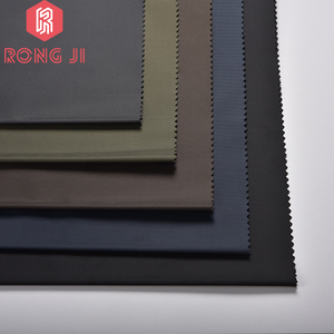 Tela Impermeable de PVC Brillante de Tono a Tono, Funcional, 100% Poliéster, Resistente al Encogimiento, Tafetán 210T, para Impermeables - Product Image 5