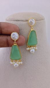 ชุดต่างหูไข่มุกแบบสง่างามปรับแต่งได้ชุดเครื่องประดับโลหะทองเหลืองหนักเคลือบมุกเทียมสำหรับผู้หญิงจำนวนมากสไตล์พังค์สีชมพู - Product Image 4