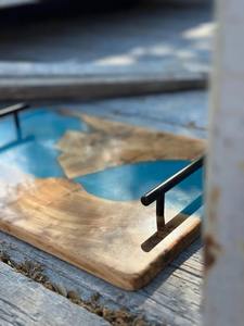 Plateau décoratif unique en résine et en bois pour organiser les bijoux, le maquillage, les parfums, les bougies et les articles essentiels pour la maison à un prix raisonnable - Product Image 6