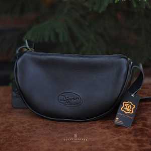 Pochette de voyage élégante en cuir de qualité export pour femmes, organisateur de luxe fait à la main en provenance d'Indonésie - Product Image 4