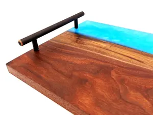 Plateau de service élégant en résine et bois, fonctionnel pour les collations, les repas, le service à tout moment, les boissons, le café, le thé, avec un charme rustique, prix de gros - Product Image 4