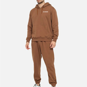 Diseño de moda Venta al por mayor Hombres Sudadera con capucha de dos piezas Tachuela Traje Logotipo propio personalizado Trajes de jogging de algodón de dos piezas - Product Image 2