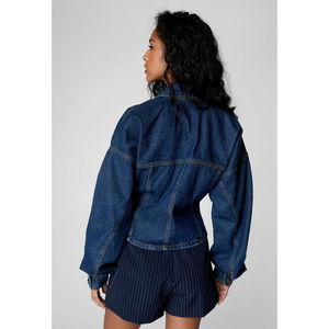 Chemise en jean à carreaux pour femme - Tenue décontractée d'hiver écologique avec ourlet arrondi et coutures soignées - Product Image 4